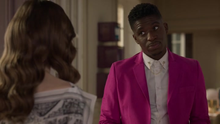 Emily_in_Paris_S02E10_WEBRip_x264-ION10_0511.jpg