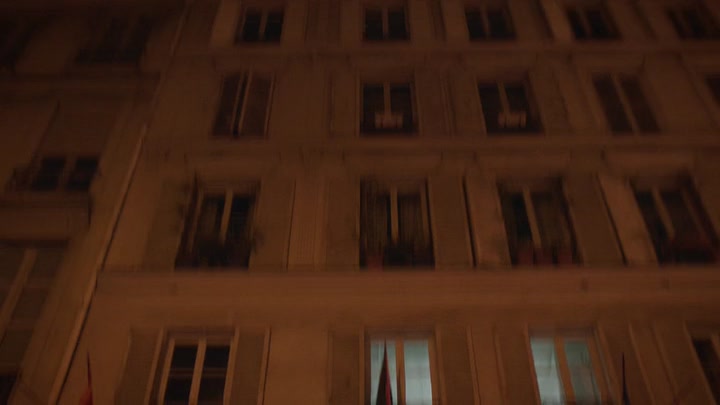 Emily_in_Paris_S02E10_WEBRip_x264-ION10_0514.jpg