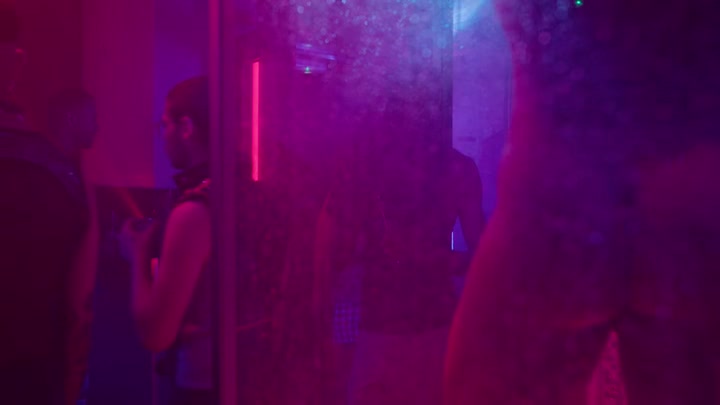 Emily_in_Paris_S02E10_WEBRip_x264-ION10_0517.jpg