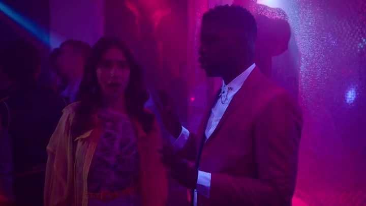 Emily_in_Paris_S02E10_WEBRip_x264-ION10_0543.jpg