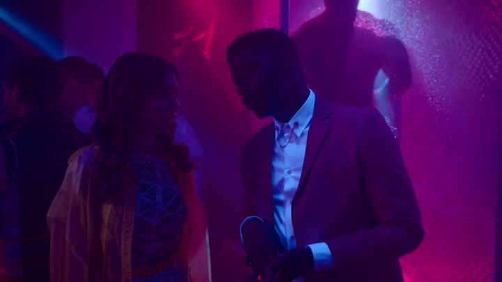 Emily_in_Paris_S02E10_WEBRip_x264-ION10_0545.jpg