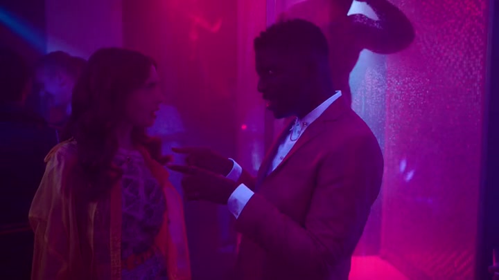 Emily_in_Paris_S02E10_WEBRip_x264-ION10_0549.jpg