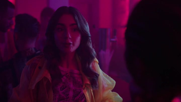 Emily_in_Paris_S02E10_WEBRip_x264-ION10_0594.jpg