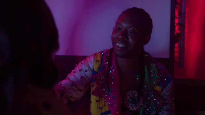 Emily_in_Paris_S02E10_WEBRip_x264-ION10_0615.jpg