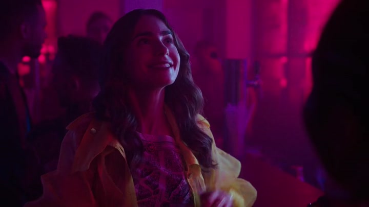 Emily_in_Paris_S02E10_WEBRip_x264-ION10_0625.jpg