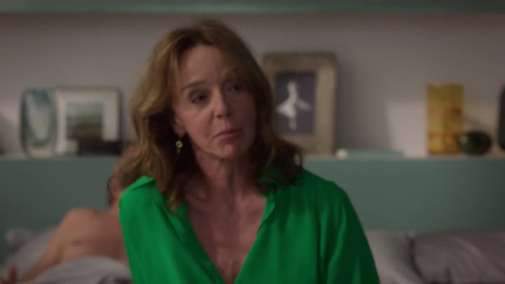 Emily_in_Paris_S02E10_WEBRip_x264-ION10_0673.jpg
