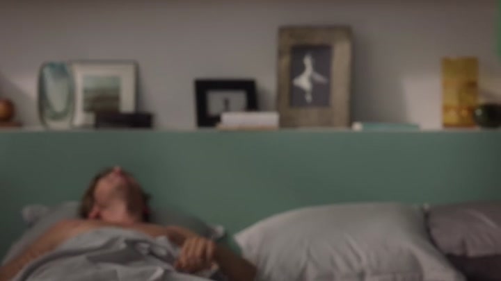 Emily_in_Paris_S02E10_WEBRip_x264-ION10_0675.jpg