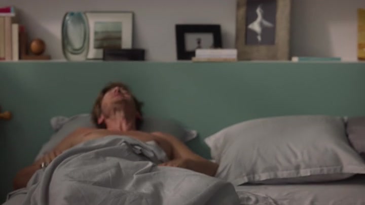 Emily_in_Paris_S02E10_WEBRip_x264-ION10_0676.jpg