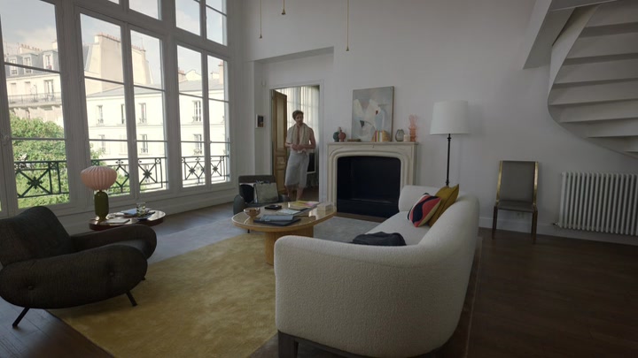 Emily_in_Paris_S02E10_WEBRip_x264-ION10_0683.jpg
