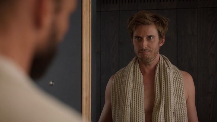 Emily_in_Paris_S02E10_WEBRip_x264-ION10_0698.jpg