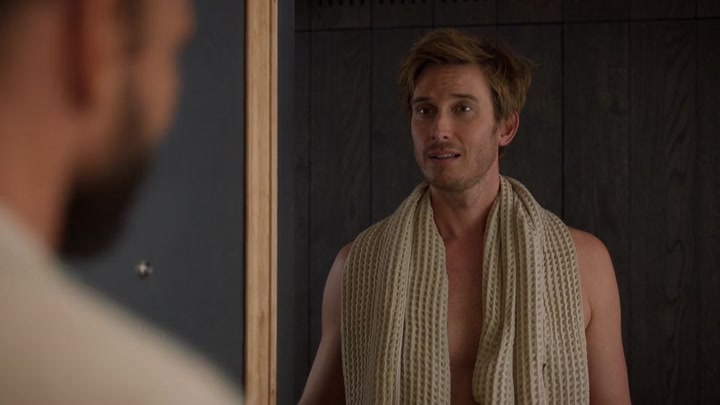 Emily_in_Paris_S02E10_WEBRip_x264-ION10_0703.jpg