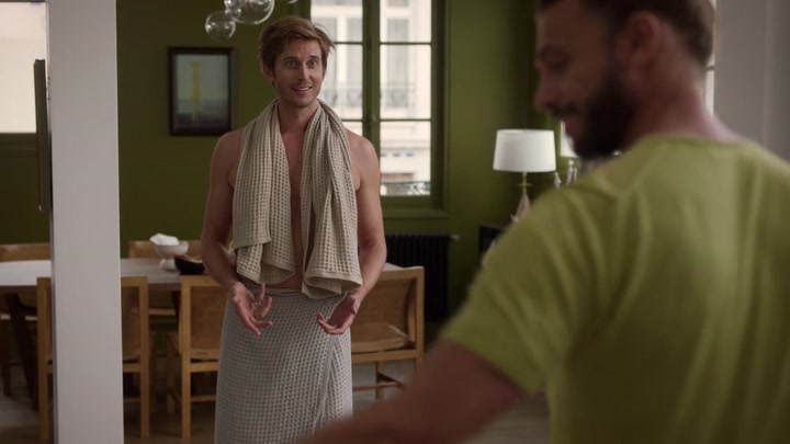 Emily_in_Paris_S02E10_WEBRip_x264-ION10_0716.jpg