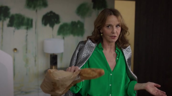 Emily_in_Paris_S02E10_WEBRip_x264-ION10_0740.jpg
