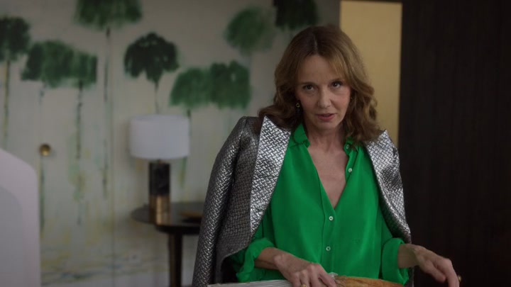 Emily_in_Paris_S02E10_WEBRip_x264-ION10_0741.jpg