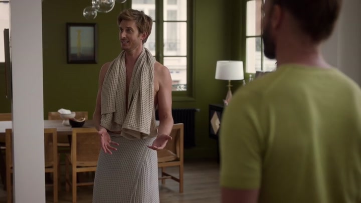 Emily_in_Paris_S02E10_WEBRip_x264-ION10_0745.jpg