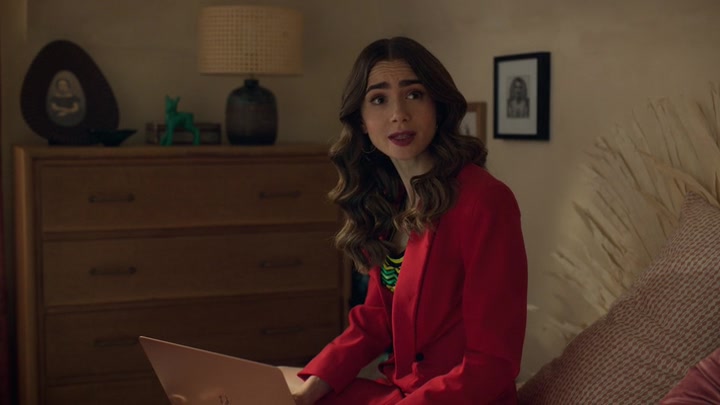 Emily_in_Paris_S02E10_WEBRip_x264-ION10_0773.jpg