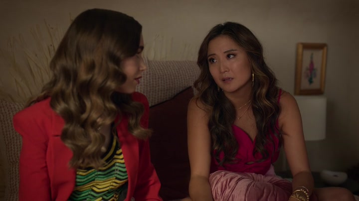 Emily_in_Paris_S02E10_WEBRip_x264-ION10_0807.jpg