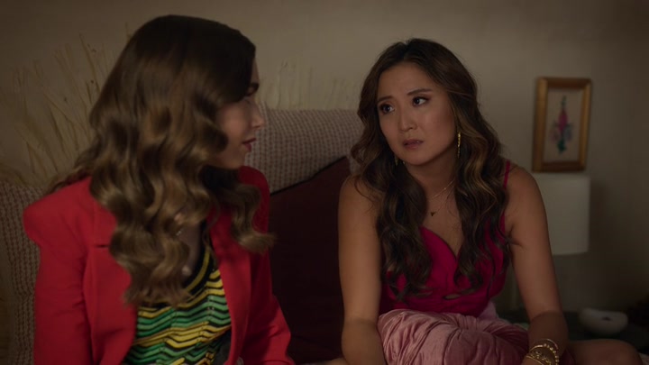 Emily_in_Paris_S02E10_WEBRip_x264-ION10_0808.jpg