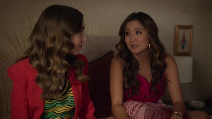 Emily_in_Paris_S02E10_WEBRip_x264-ION10_0810.jpg