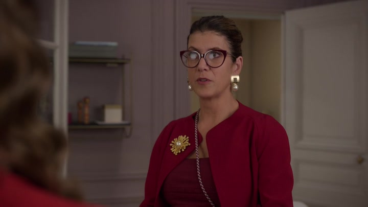 Emily_in_Paris_S02E10_WEBRip_x264-ION10_0848.jpg