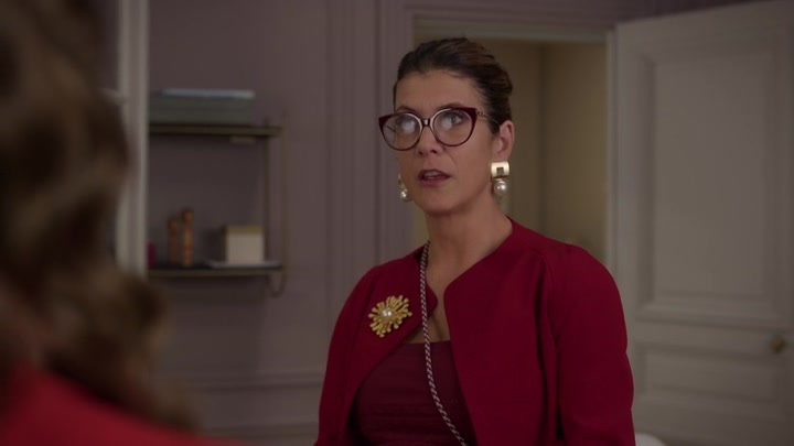 Emily_in_Paris_S02E10_WEBRip_x264-ION10_0849.jpg