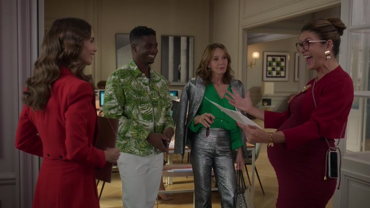 Emily_in_Paris_S02E10_WEBRip_x264-ION10_0860.jpg Emily_in_Paris_S02E10_WEBRip_x264-ION10_0860.jpg
