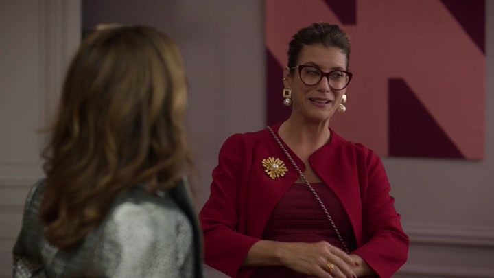 Emily_in_Paris_S02E10_WEBRip_x264-ION10_0869.jpg