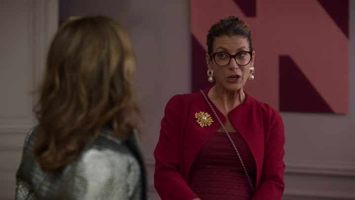 Emily_in_Paris_S02E10_WEBRip_x264-ION10_0872.jpg