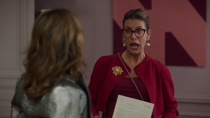 Emily_in_Paris_S02E10_WEBRip_x264-ION10_0876.jpg