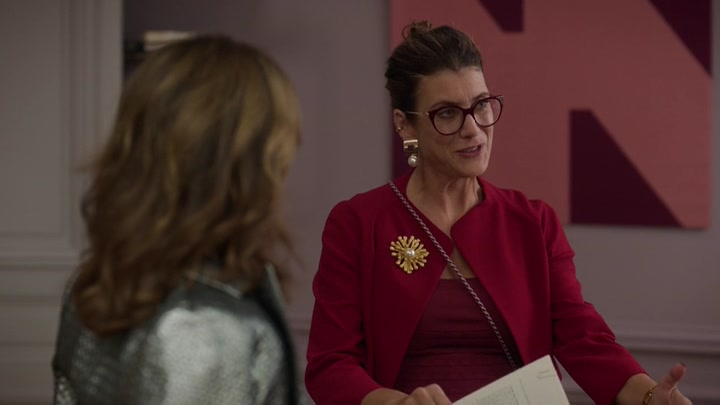Emily_in_Paris_S02E10_WEBRip_x264-ION10_0894.jpg