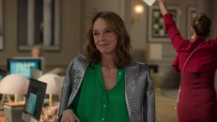 Emily_in_Paris_S02E10_WEBRip_x264-ION10_0901.jpg