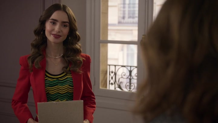 Emily_in_Paris_S02E10_WEBRip_x264-ION10_0904.jpg