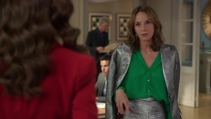 Emily_in_Paris_S02E10_WEBRip_x264-ION10_0906.jpg