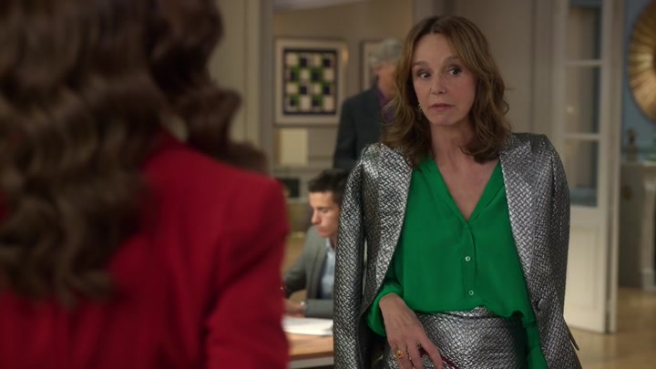 Emily_in_Paris_S02E10_WEBRip_x264-ION10_0909.jpg