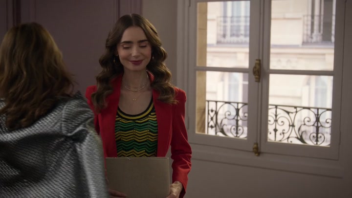 Emily_in_Paris_S02E10_WEBRip_x264-ION10_0911.jpg