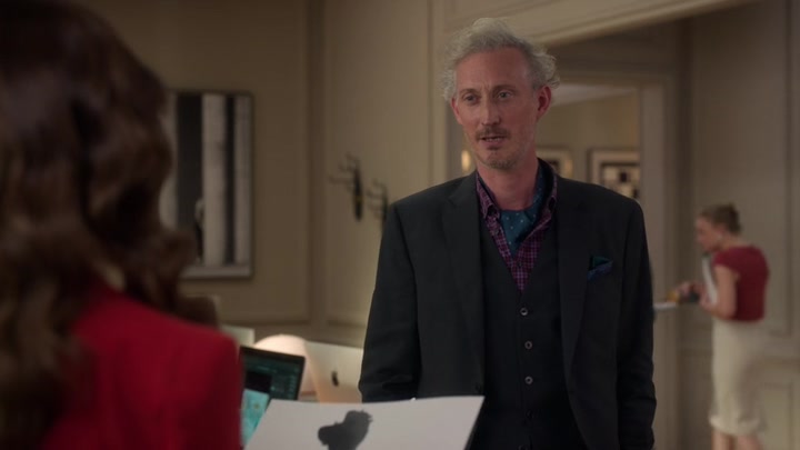 Emily_in_Paris_S02E10_WEBRip_x264-ION10_0922.jpg