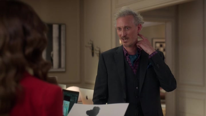 Emily_in_Paris_S02E10_WEBRip_x264-ION10_0924.jpg