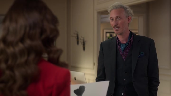 Emily_in_Paris_S02E10_WEBRip_x264-ION10_0935.jpg