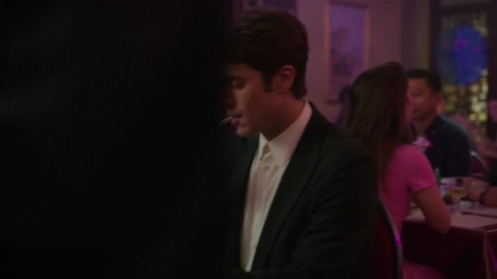 Emily_in_Paris_S02E10_WEBRip_x264-ION10_0962.jpg