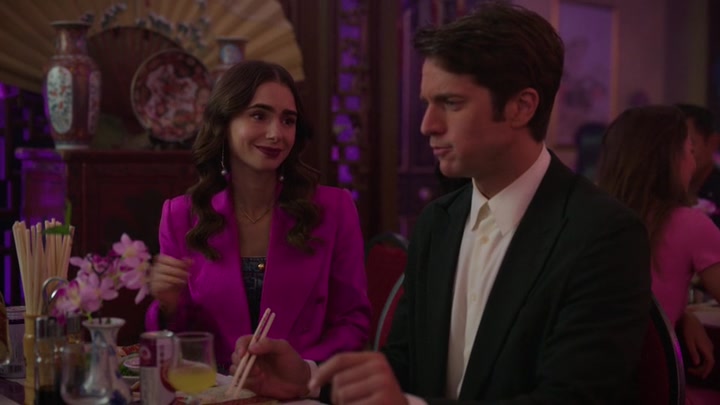 Emily_in_Paris_S02E10_WEBRip_x264-ION10_0966.jpg