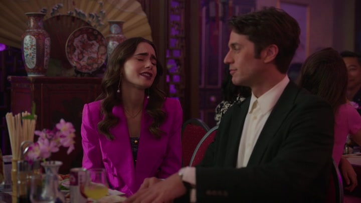 Emily_in_Paris_S02E10_WEBRip_x264-ION10_0973.jpg