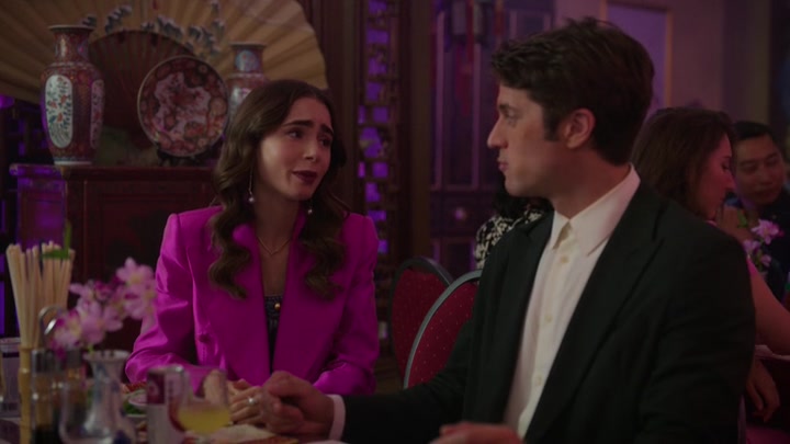 Emily_in_Paris_S02E10_WEBRip_x264-ION10_0977.jpg