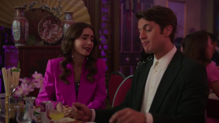 Emily_in_Paris_S02E10_WEBRip_x264-ION10_0981.jpg