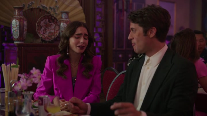 Emily_in_Paris_S02E10_WEBRip_x264-ION10_0983.jpg