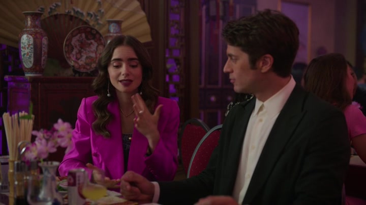 Emily_in_Paris_S02E10_WEBRip_x264-ION10_0985.jpg
