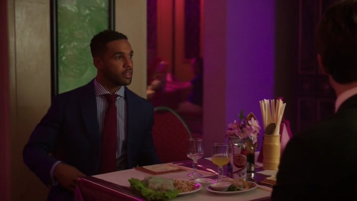 Emily_in_Paris_S02E10_WEBRip_x264-ION10_1018.jpg
