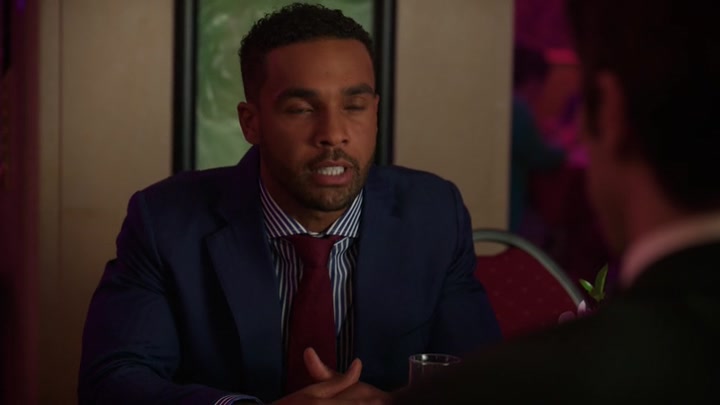 Emily_in_Paris_S02E10_WEBRip_x264-ION10_1040.jpg