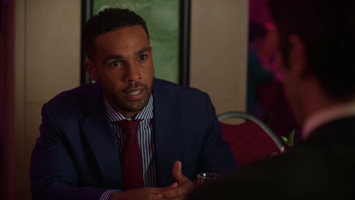 Emily_in_Paris_S02E10_WEBRip_x264-ION10_1050.jpg