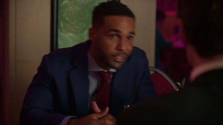 Emily_in_Paris_S02E10_WEBRip_x264-ION10_1055.jpg