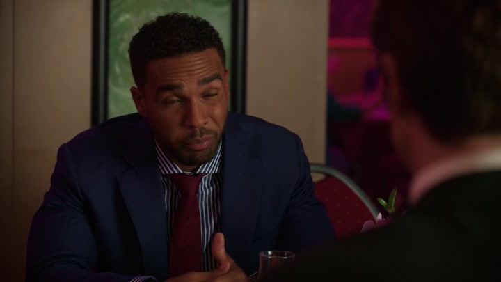 Emily_in_Paris_S02E10_WEBRip_x264-ION10_1086.jpg